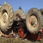 Tractorul s-a răsturnat peste bărbat  / foto arhivă