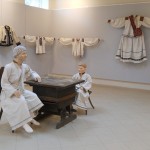 Expoziţiile pot fi vizitate la  galeria de artă „Dr. Mihai Pop” din Negrești-Oaș