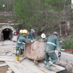 Protestul minerilor care s-au blocat la Roşia Montană continuă şi joi