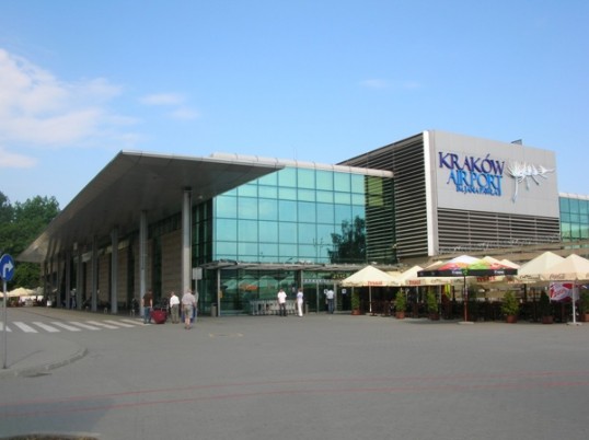 Aeroportul din Cracovia, al doilea oraș al Poloniei, poartă numele Papei Ioan Paul al II-lea