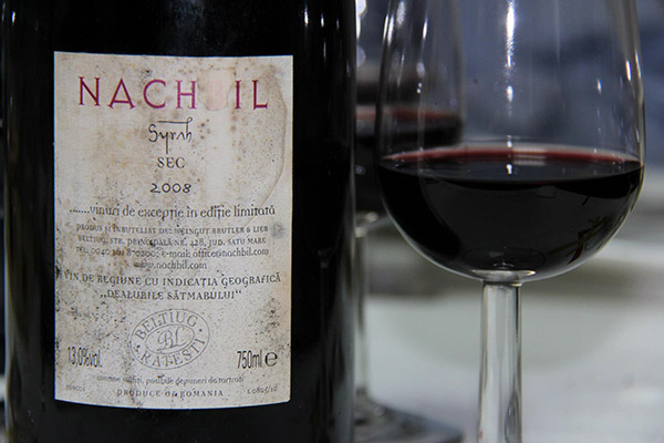 Vinul Nachbil se face din strugurii de pe dealurile Beltiugului