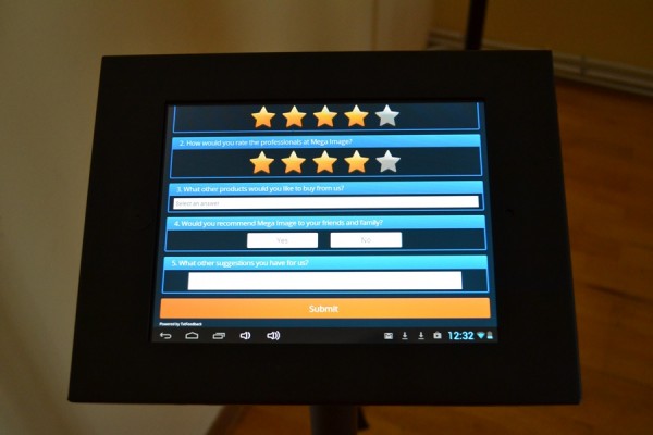 Tableta interactivă care va fi introdusă în punctele de lucru ale clienților txt.feedback (FOTO: Radu Hângănuț)