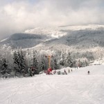 Stațiunea de ski de la Cavnic este una dintre preferatele împătimiților de sporturi de iarnă din Transilvania de Nord (sursa foto: holario.ro)
