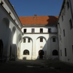 Curtea interioară a Mănăstirii Franciscane
