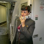 FOTO Aviația dă senzația!Fostă jurnalistă,   zece ani stewardesă pentru cea mai bună companie aeriană a lumii
