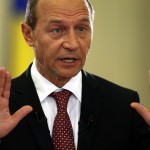 Băsescu e la Cluj! Preşedintele îl laudă pe Iohannis din uşa unui hotel clujean