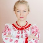 Silvia Floarea Toth,   îmbrăcată într-o ie- creație proprie.