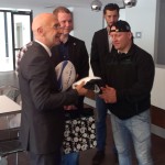 Excelenţa Sa Philippe Gustin,   ambasadorul Franţei în România,   a primit daruri de la căpitanii Cristian Podea ("U" Cluj) şi Felix Benard (CS Mănăştur),   în cadrul întâlnirii amicale de promovarea a rugbyului clujean