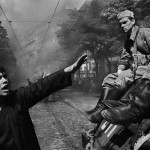 Imagine din timpul „Primăverii de la Praga”,   reprimată de tancurile sovietice