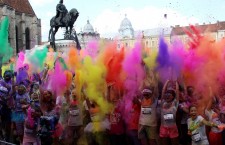 GALERIE FOTO/Maratonul culorilor şi al vârstelor. Un alergător de 1 an și jumătate la întrecere cu unul de 65 de ani