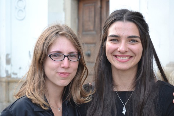 Renata (foto stânga) și Dana (foto dreapta) s-au despărțit cu lacrimi în ochi de „ucenicii” lor.