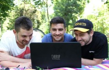 Ion,   Octavian şi Radu (de la dreapta la stânga),   echipa proiectului Cheer Up/Foto: Dan Bodea