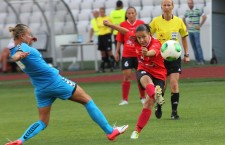 Cu Stefania Vătafu (în tricou roşu),   cea mai bună fotbalistă a României,   în rol de coordonator,   Olimpia Cluj este favorită la calificarea în „16” -imile Ligii Campionilor (foto: Dan Bodea)