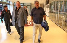 Preşeditele CFR-ului,   Iuliu Mureşan,   l-a întâmpinat personal pe Mircea Lucescu la aterizarea pe aeroport / Foto: Dan Bodea