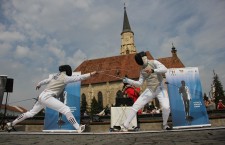 Centrul Clujului a fost luat cu asalt de campionii mondiali şi europeni la scrimă,   în cadrul campaniei "Caravana Scrimei Româneşti" / Foto: Dan Bodea