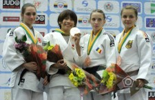 Alexandra Pop (foto,   a doua din dreapta) a cucerit în SUA a cincea sa medalie din carieră şi a treia la un campionat mondial de judo.