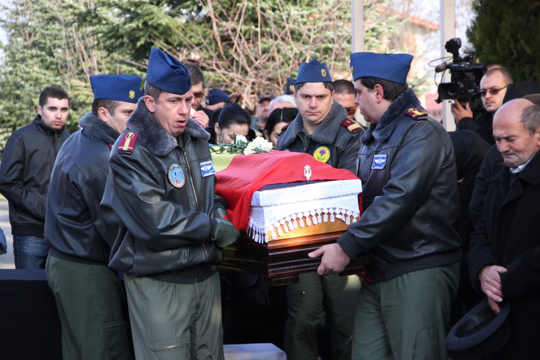 Funeraliile căpitanului medic Rareş-Cosmin Moldovan,   noiembrie 2014/ Foto: Dan Bodea