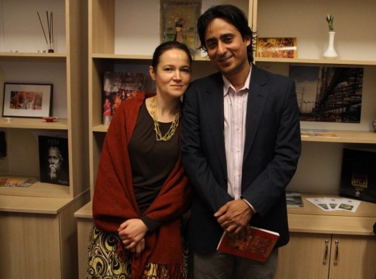 Mukul Pal alături de Mihaela Gligor,   directorul Centrului Clujean pentru Studii Indiene al UBB/Foto: Dan Bodea