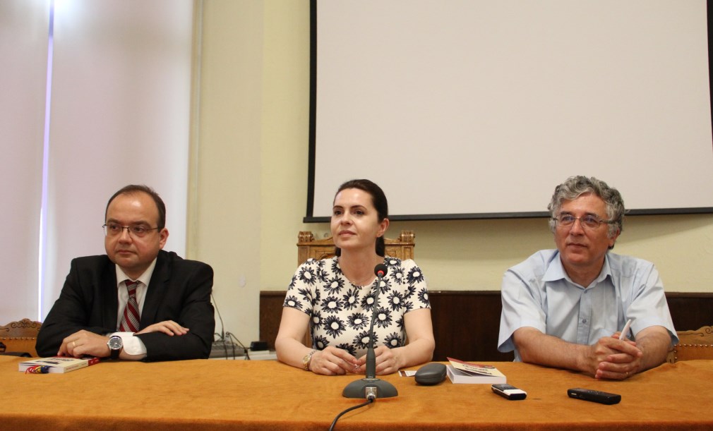 Lansare de carte „Cronică de Cotroceni”,   Valentin Naumescu,   Adriana Săftoiu,   Ilie Rad / Foto: Dan Bodea