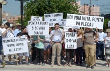 La protest au participat mai mulți membrii PNL,   oamenii de rând nefiind foarte interesați de acest  miting/ Foto: Maria Man