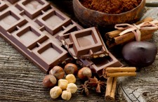 Formele în care există astăzi ciocolata sunt nenumărate. Există diverse arome,   diverse gusturi,   diverse culori,   dar şi diverse combinaţii de ciocolată,   care încântă oamenii din toată lumea.