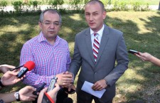 După ce în urmă cu un an promiteau să fie buni parteneri în sluba clujenilor,   Mihai Seplecan și Emil Boc vor deveni adversari politici în lupta pentru câștigarea primăriei municipiului Cluj-Napoca (FOTO: Dan Bodea)