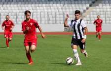 Octavian Ursu (foto,   la minge) a înscris unul dintre cele 3 goluri ale Universităţii Cluj în victoria cu CS Oşorhei din Cupa României / Foto: Dan Bodea