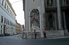 Una dintre cele patru fântâni care decorează intersecția Quattro Fontane / Foto: Bogdan Stanciu