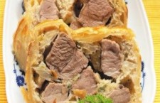 Bucătăria ardelească: Plăcintă cu varză şi carne de curcan