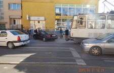 Nici o săptămână fără tramvaie blocate de maşini parcate aiurea