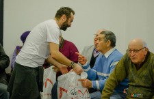 Nepoții de Crăciun au strâns alimente pentru 2.000 de vârstnici de la centrele de zi din Cluj