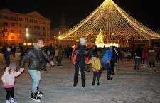 Sâmbătă se intră gratuit pe patinoarul din Piaţa Unirii