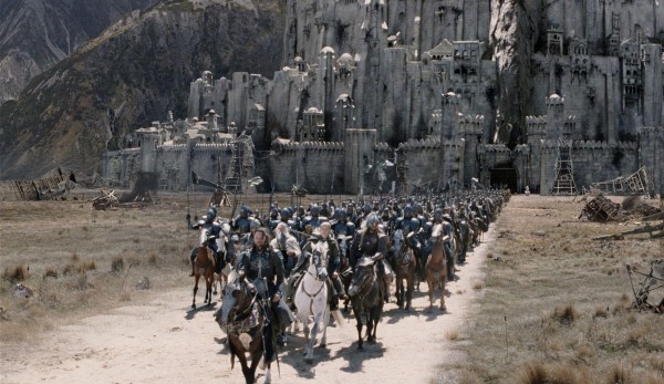 Trei filme din istoria cinematografiei au câştigat acelaşi număr de trofee,   care le pun în fruntea tuturor topurilor existente până în prezent: “Titanic” (1997),   “Ben-Hur” din 1959,   în regia lui William Wyler,   şi “The Lord of the Rings: The Return of the King” (2003),   finalul trilogiei lui Peter Jackson. “Titanic” a avut 14 nominalizări,   “Ben Hur” 12,   iar “The Lord of the Rings: The Return of the King” a fost cel mai eficient - 11 premii din 11 nominalizări. Mai mult,   „Stăpânul Inelelor: Întoarcerea Regelui” a fost primul film fantastic desemnat Cel mai bun film.