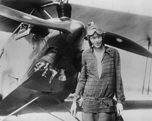 Amelia Earhart – prima femeie care a zburat singură deasupra Oceanului Atlantic şi prima femeie care a traversat Statele Unite ale Americii în timpul unui zbor fără oprire.