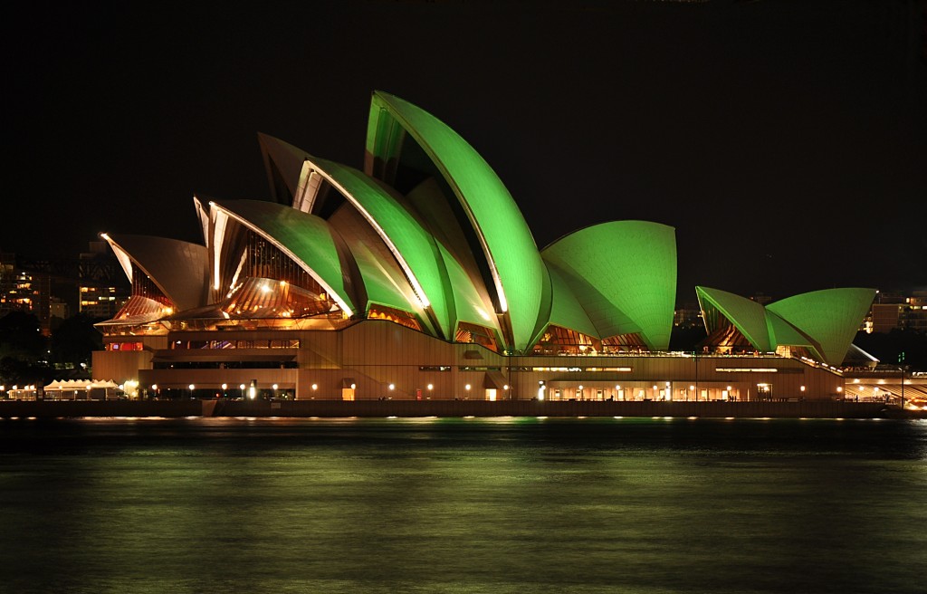 În ziua Sfântului Patrick totul este verde – chiar şi râul Chicago,   sau clădiri emblematice ale lumii,   precum Opera din Sydney.