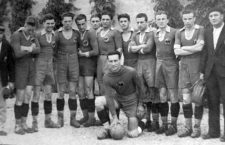 Grațian Sepi (foto,   în centrul imaginii),   este singurul fotbalist de la ”U” Cluj care a evoluat în naționala României,   sub conducerea unui selecționer străini