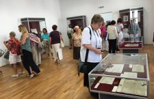 În perioada 19 august-4 septembrie,   la Muzeul Național de Istorie a Transilvaniei,   cei interesați pot vizita o expoziție care prezintă documentele cu primele privilegii ale orașului regesc Cluj.