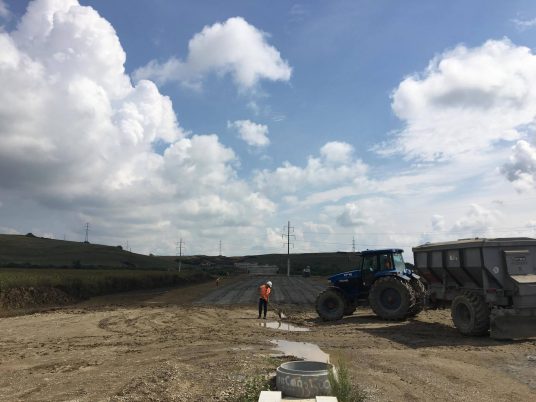 Lucrările pe lotul 4 al autostrăzii Sebeș-Turda vor începe,   la capacitate maximă,   de luni (Foto: Radu Hângănuț)