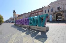 Fanii baschetului din Europa ce vor veni anul viitor la Cluj,   vor avea marcat un traseu al supoerterilor,   de la Hashtag-ul din centru oraşului,   până la Sala Polivalentă / Foto: Dan Bodea