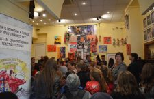 70 de copii de etnie romă au participat gratuit la spectacole din cadrul Festivalului de Teatru de Păpuşi