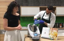 Liviu Balint a făcut o demonstrație cu Thermomix la evenimentul de lansare al Studioului de Bucătărie