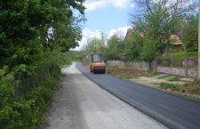 Au început lucrările de asfaltare pe drumul județean 107L Petreștii de Jos – Lita