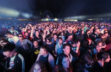 Peste 38.000 de festivalieri s-au distrat pe ritmuri electrice în a doua zi de festival. Petrecerea continuă