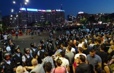 Fierbe țara. Mitinguri de solidaritate cu Bucureștiul, la Cluj și în toată România. Viena condamnă violențele