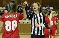 Ioana Bortan (foto, în alb și negru) va fi noul „antrenor” al echipei feminine de fotbal ”U” Olimpia Cluj, „înlocuindu-l” pe Mirel Albon / Foto: Dan Bodea