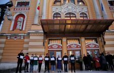 Galerie foto | Actorii clujeni s-au alăturat magistraților în protestele împotriva OUG 7: ”Respectul pentru justiție nu e opțional”