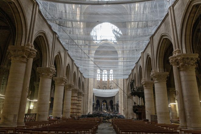 La cathédrale Notre-Dame de Paris, en France. Images prises en juin/juillet 2019 des dommages causés à la cathédrale Notre-Dame, suite à l''incendie du 15 avril 2019. Paris, rives de la Seine