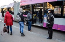 De săptămâna viitoare, transportul în comun din Cluj se va desfășura după reguli noi. Primăria va asigura măști de protecție pentru persoanele vulnerabile și va relua eliberarea cărților de identitate