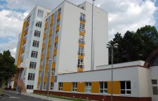 Un bărbat de 70 de ani s-a sinucis, aruncându-se în gol în curtea Spitalului Militar din Cluj