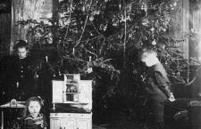 Un interior al unei case din Cluj-napoca, în 1909. Fotograf Cholnoky Tamás